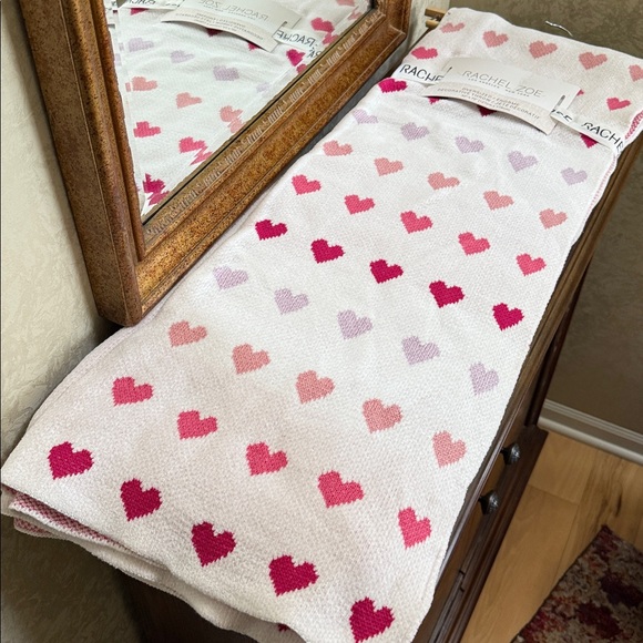 Rachel Zoe White Throw with Pink and Red Heart Pattern. Oversized 50” x 70”. - Picture 12 of 14